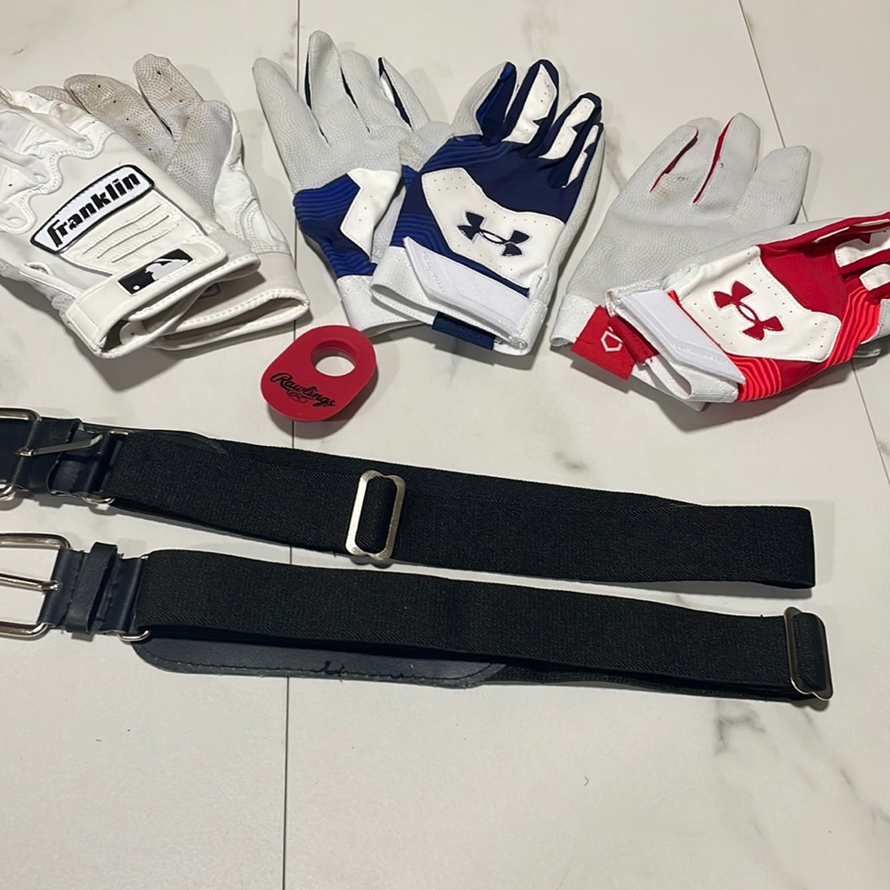 Baseball lot: adult LG batting gloves, thumb guard, belts.